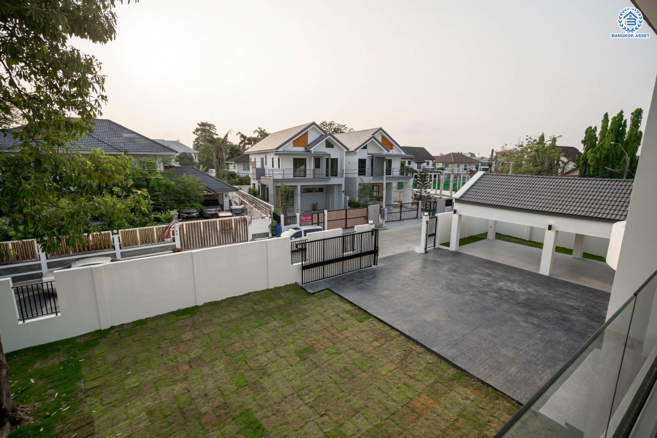 บ้านมือสองตกแต่งใหม่ โครงการ กฤษดานคร20 ปิ่นเกล้า-บรมราชชนนี บ้านหลังมุม ติดทะเลสาบ บนเนื้อที่กว้างมากถึง 238 ตร.ว. ตกแต่งด้วยวัสดุเกรดพรีเมี่ยม ฟังก์ชัน 5 ห้องนอน 6 ห้องน้ำ 1 ห้องอเนกประสงค์ 4 ที่จอดรถ พร้อมทั้งเปลี่ยนระบบไฟฟ้า สุขาภิบาล ทำเลศักยภาพ ติดถนนบรมราชชนนี ใกล้มหาวิทยาลัยมหิดล และเพียง 10 นาทีถึงเซ็นทรัล ปิ่นเกล้า